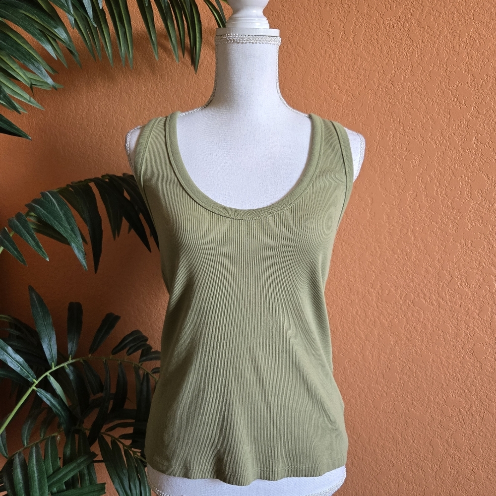 3/$25 NWOT Universal Thread Ribbed Sleeveless Tank Top Deep Scoop Neck L Green